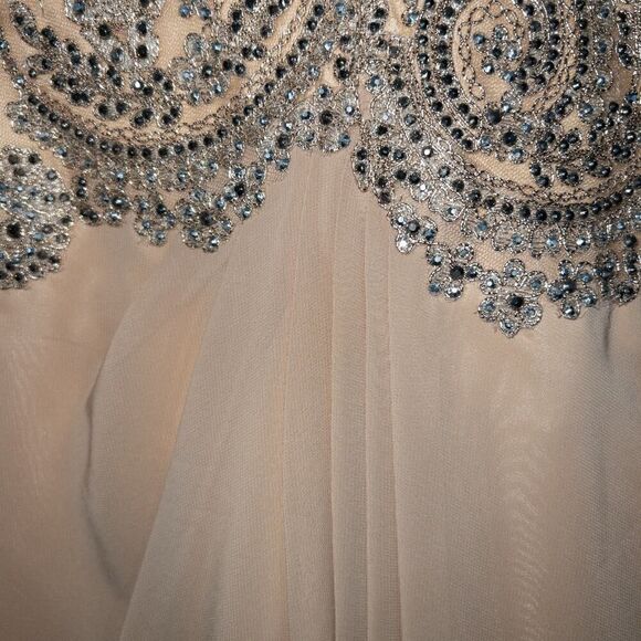 NWT Abby Paris Beige Beaded Scalloped V-Neck‎ Long Evening Gown Size 4W - Picture 7 of 11